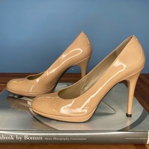 Stuart Weitzman Round Toe Nude Pump